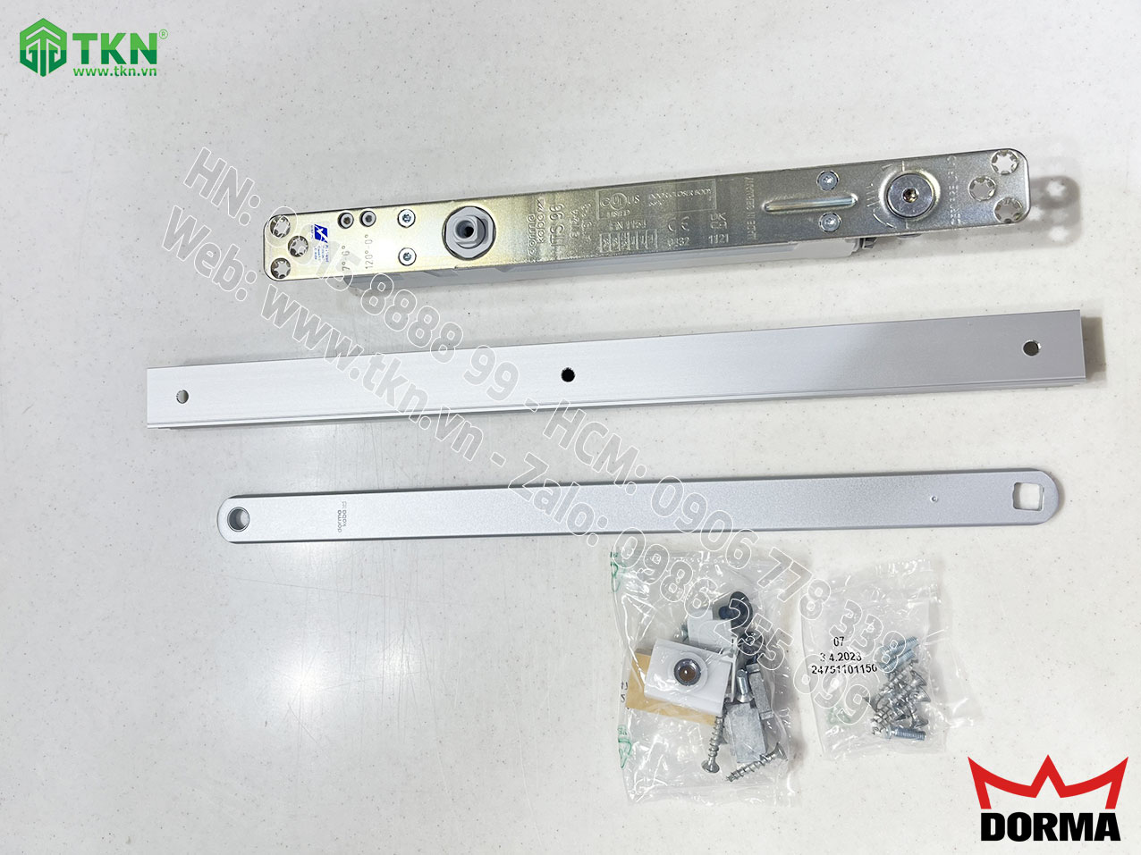 Thiết kế dạng trượt giúp đóng mở cửa nhẹ nhàng